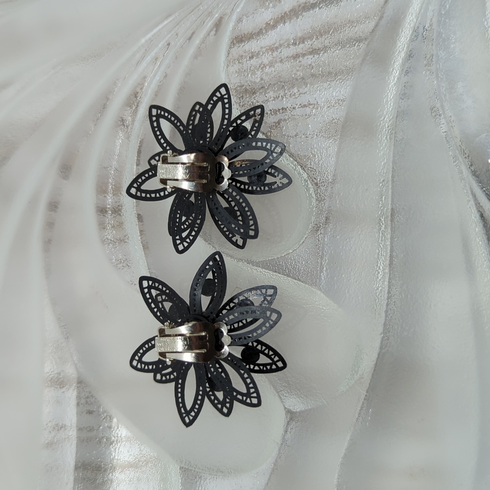 Vintage Western Germany Plastic and Rhinestone Floral Clip On Earrings - Picture 5 of 6